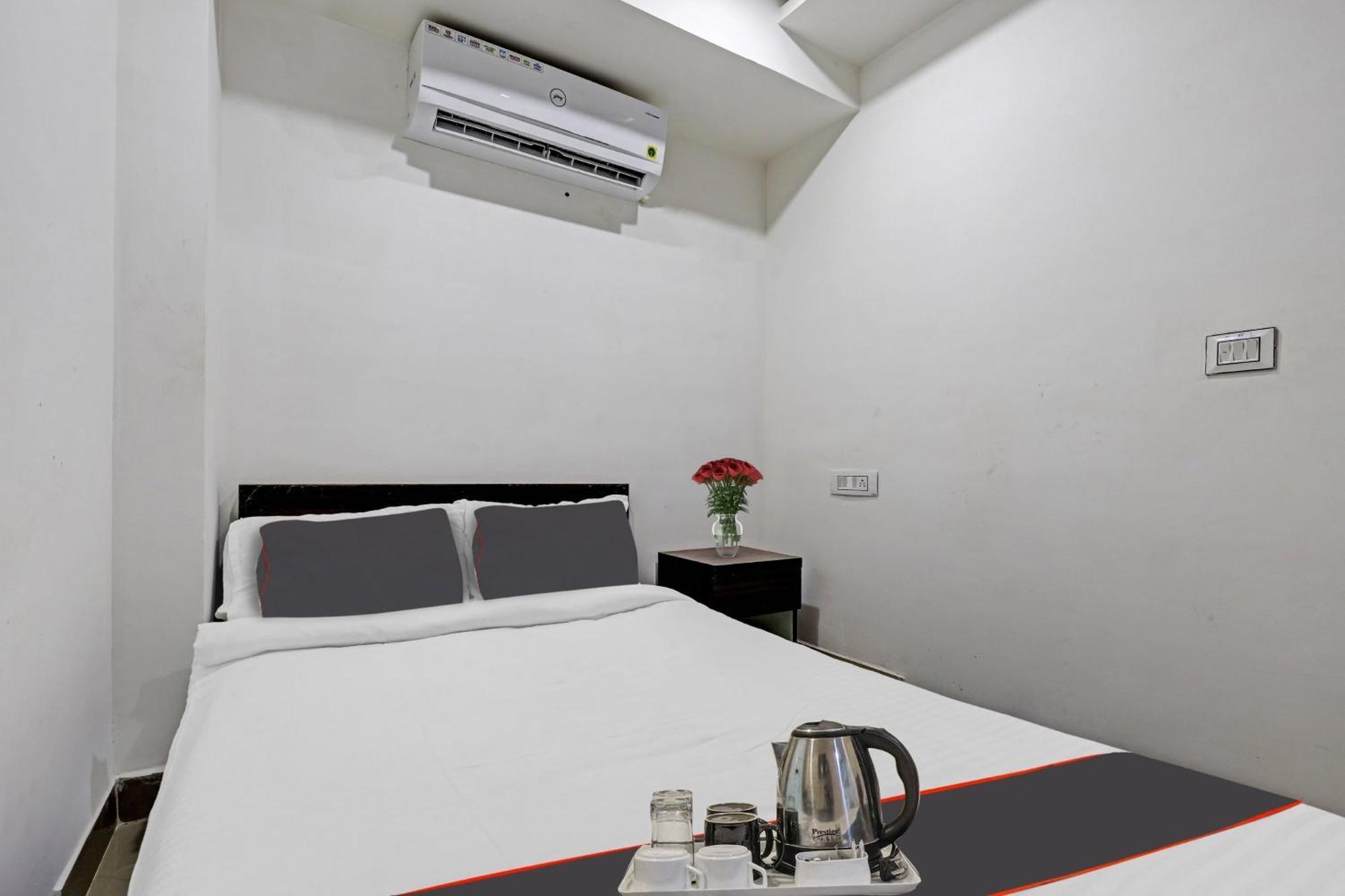 Hotel O Lakhi Guest House Guwahati Bagian luar foto