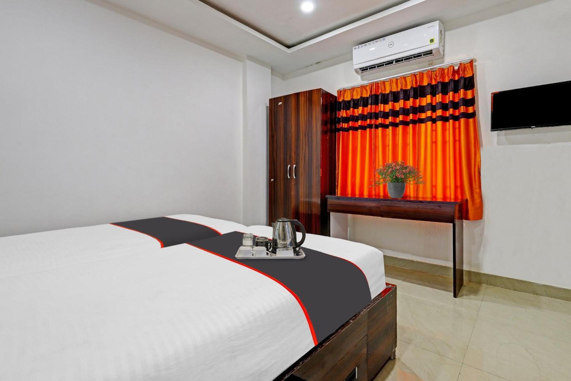 Hotel O Lakhi Guest House Guwahati Bagian luar foto