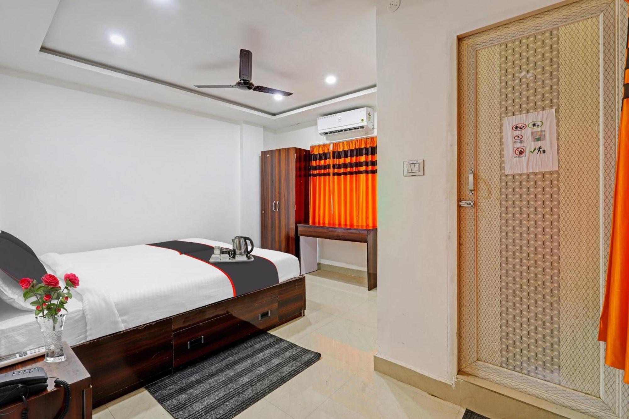 Hotel O Lakhi Guest House Guwahati Bagian luar foto